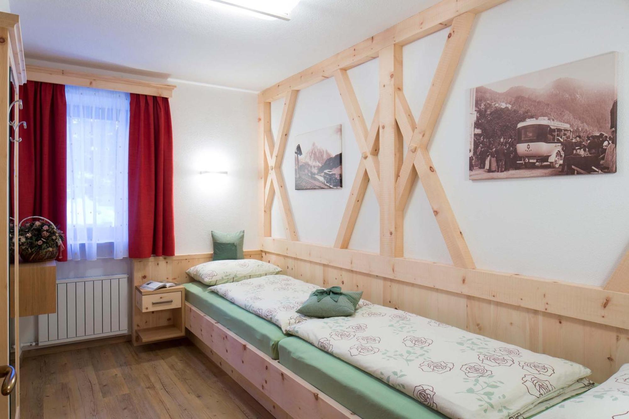 Alpin Apartments Колфоско Стая снимка