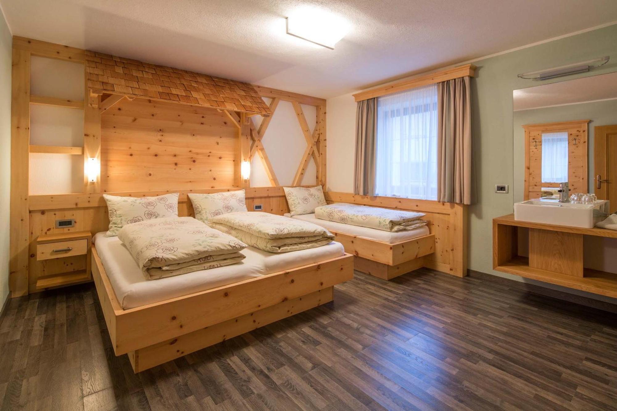 Alpin Apartments Колфоско Стая снимка