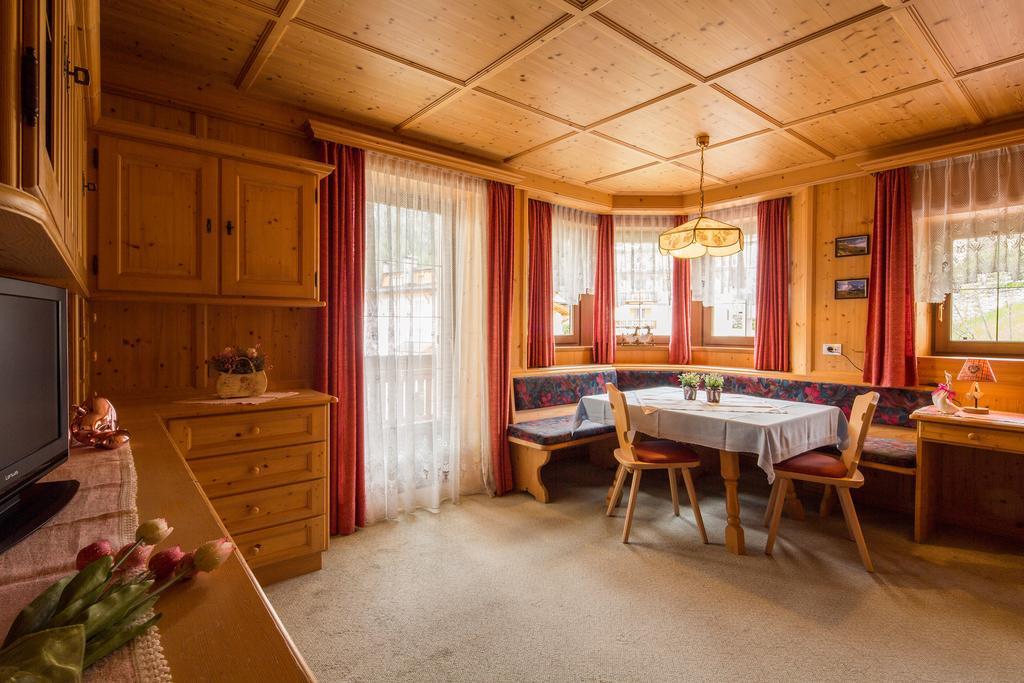Alpin Apartments Колфоско Стая снимка