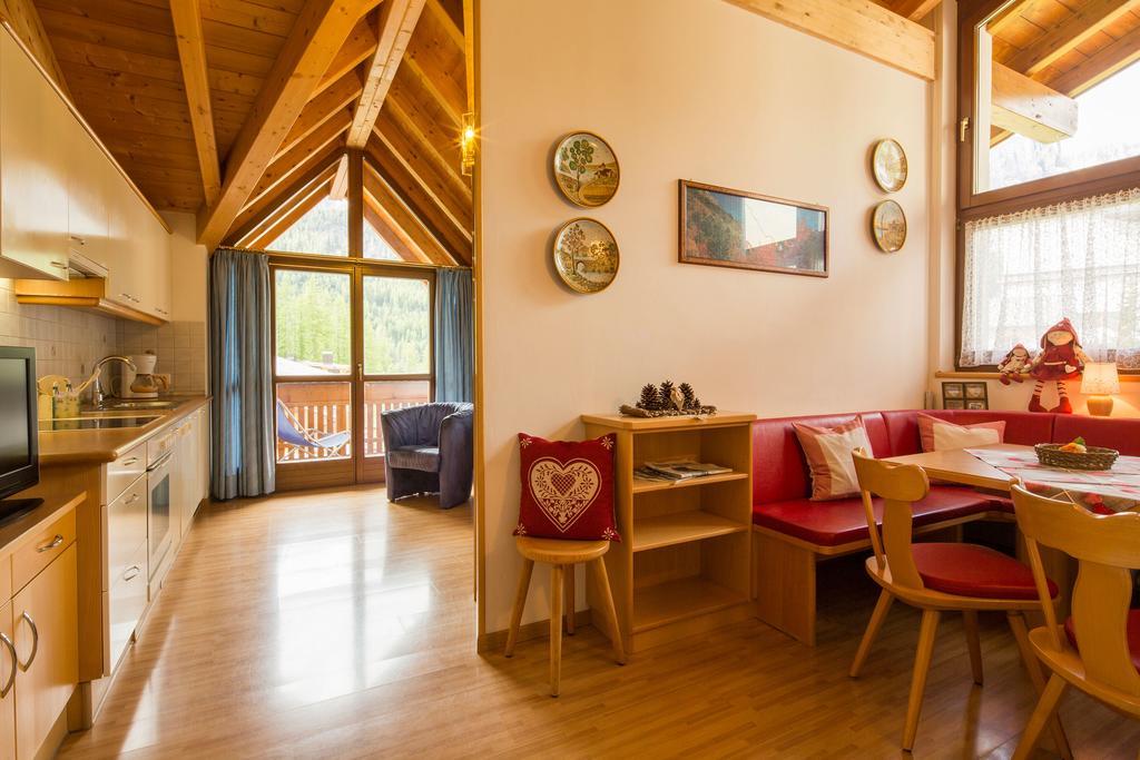 Alpin Apartments Колфоско Стая снимка