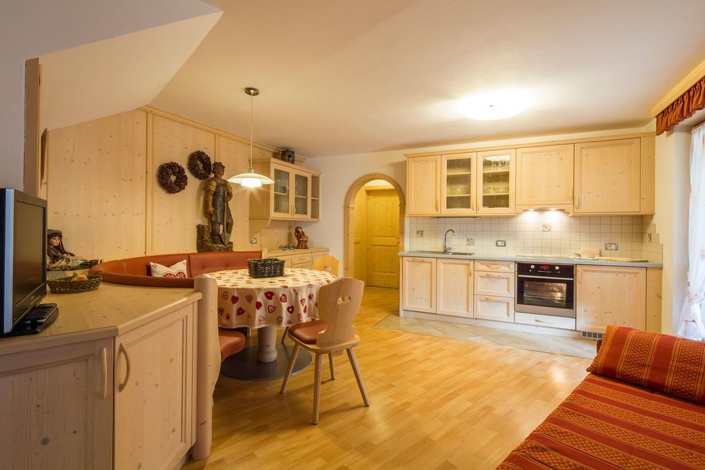 Alpin Apartments Колфоско Стая снимка